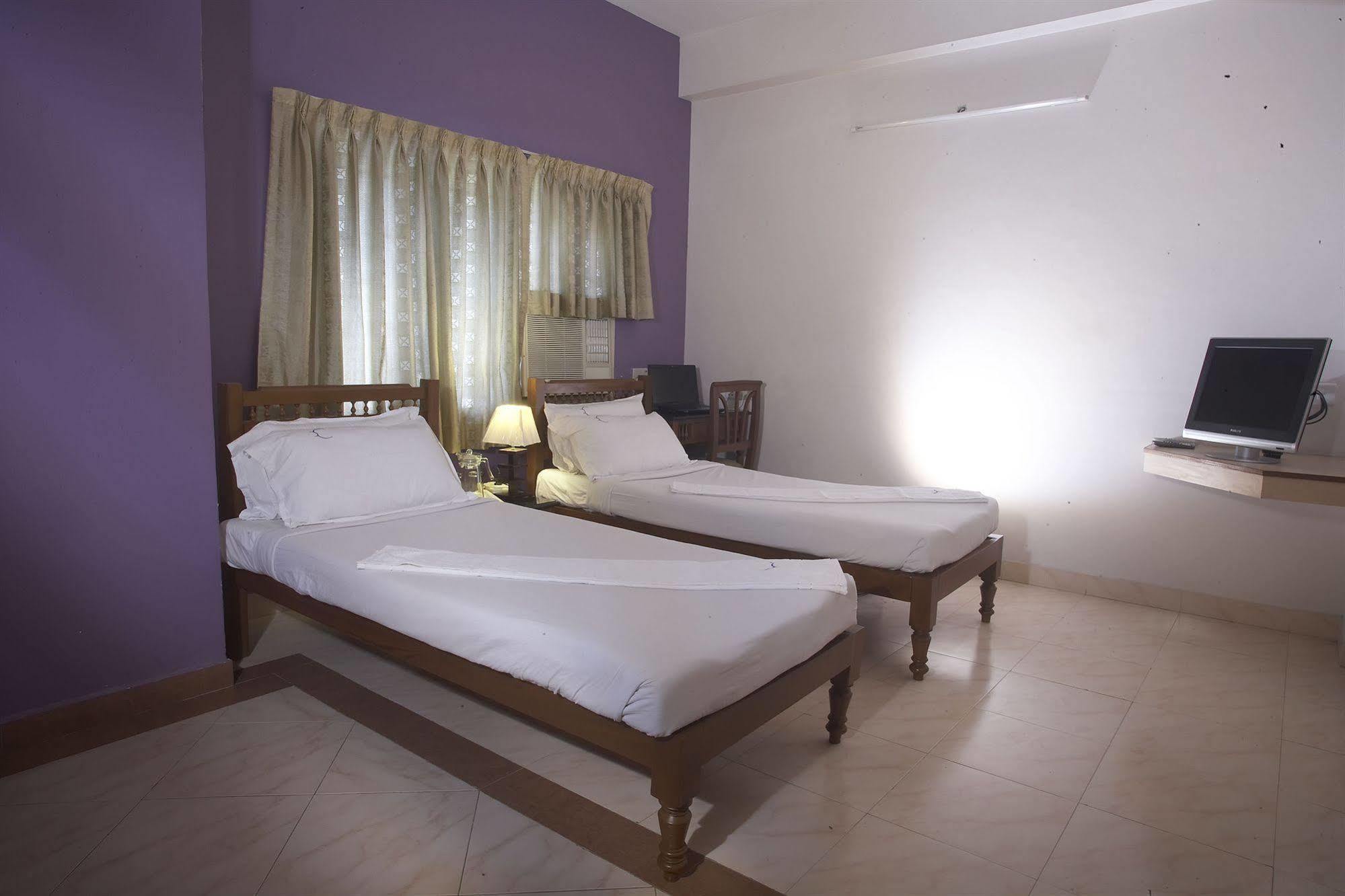 Hotel Crescent Inn Chennai Extérieur photo