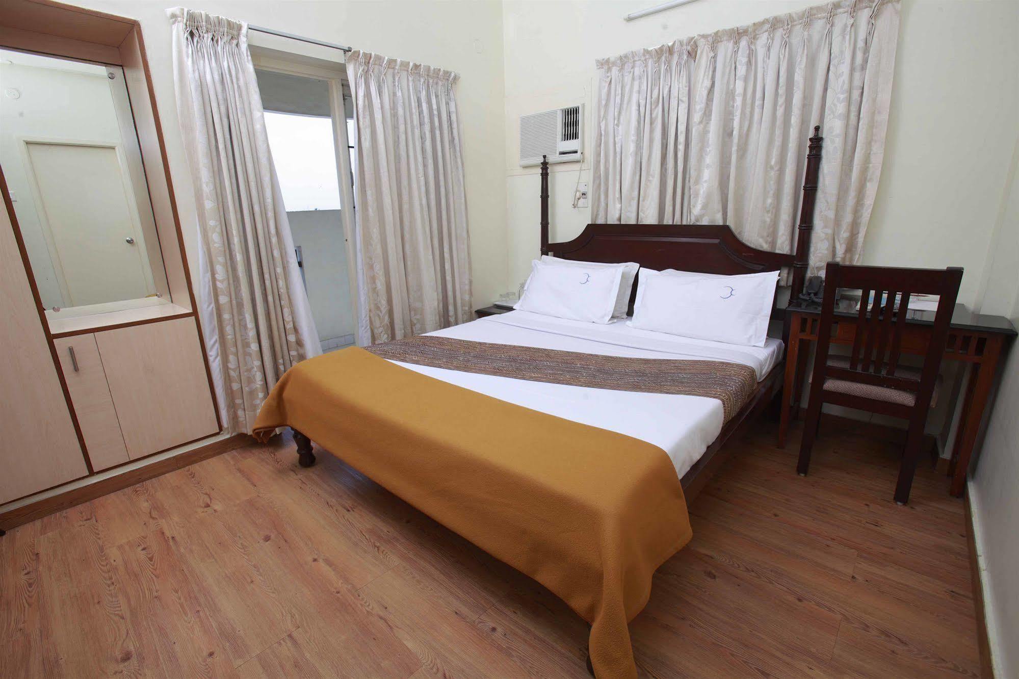 Hotel Crescent Inn Chennai Extérieur photo